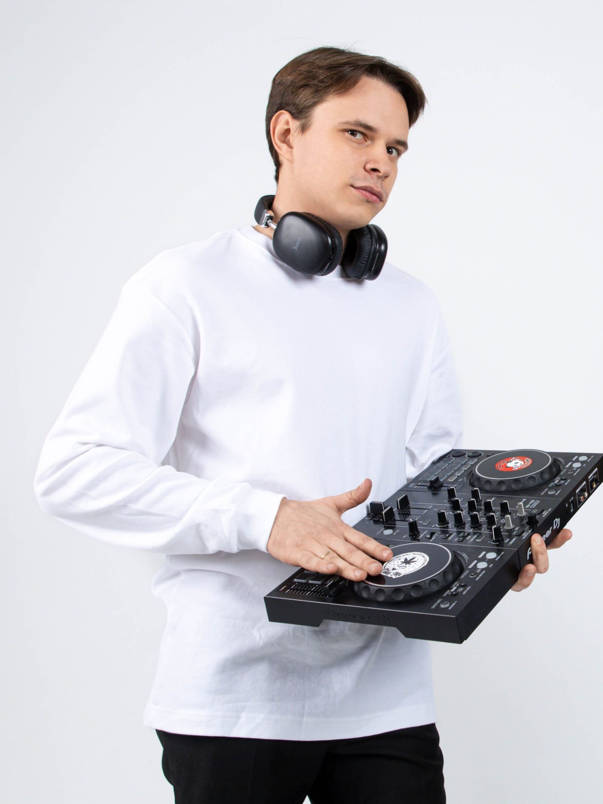 Валера – диджей